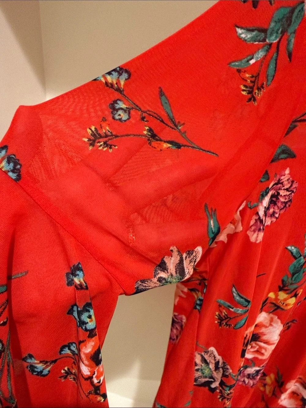 Red Floral V-Neck Buttoned Blouse - Picture 6 of 6